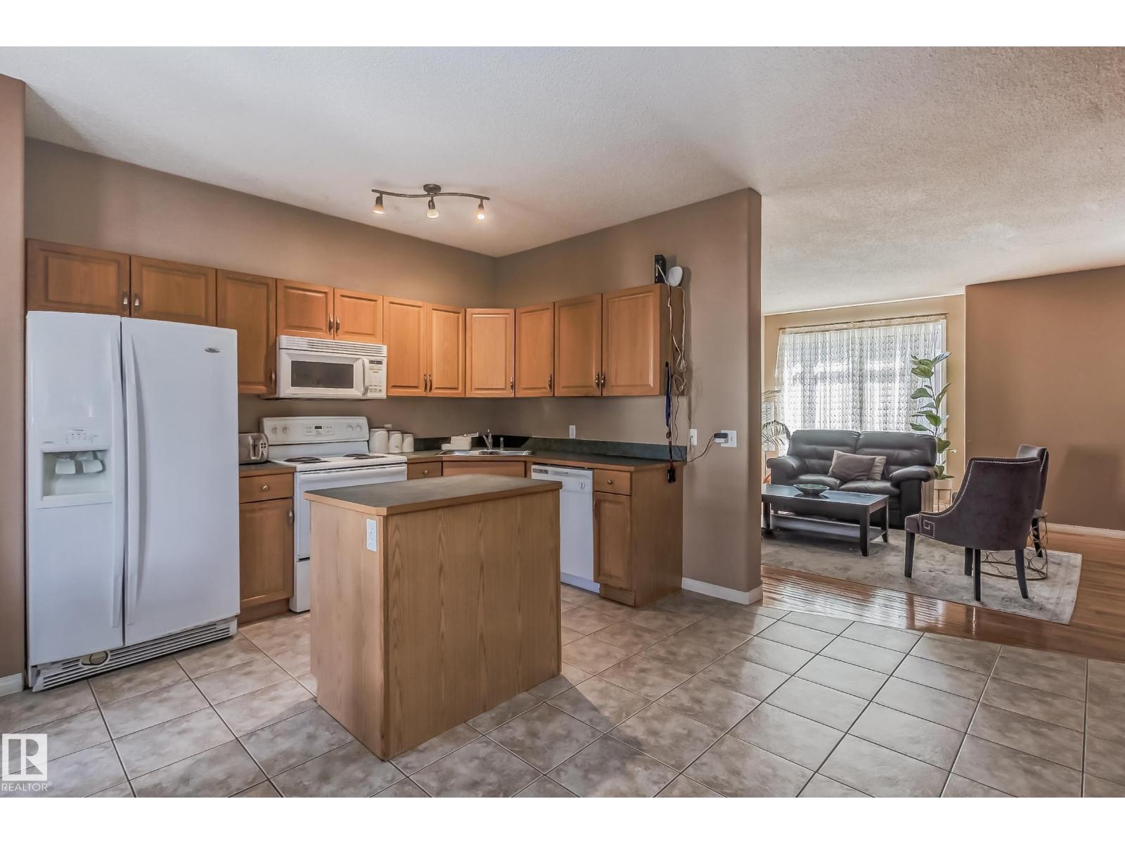 #49 8403 164 AV NW - 11