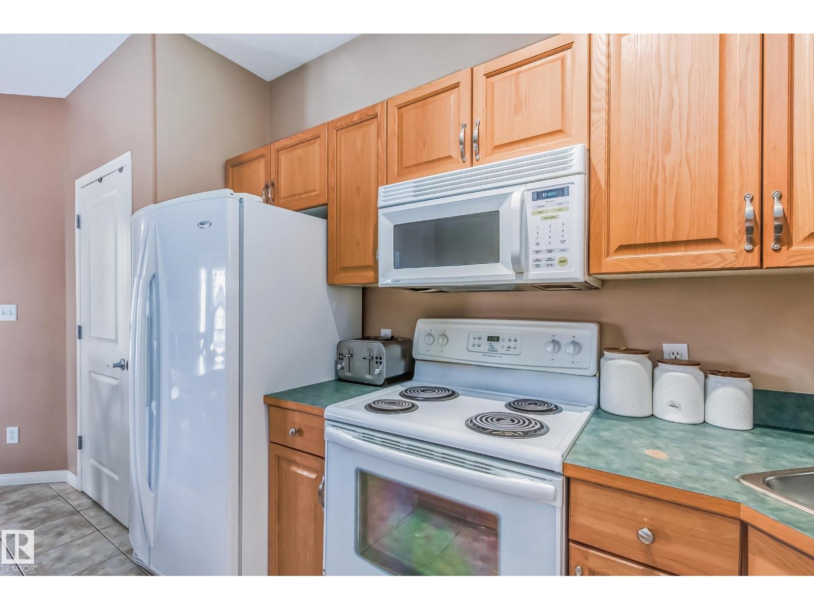 #49 8403 164 AV NW - 12