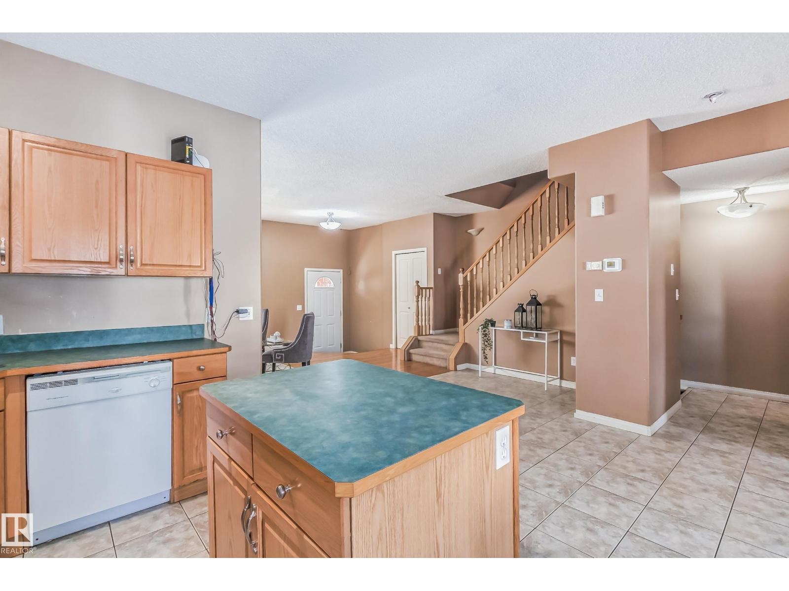 #49 8403 164 AV NW - 15