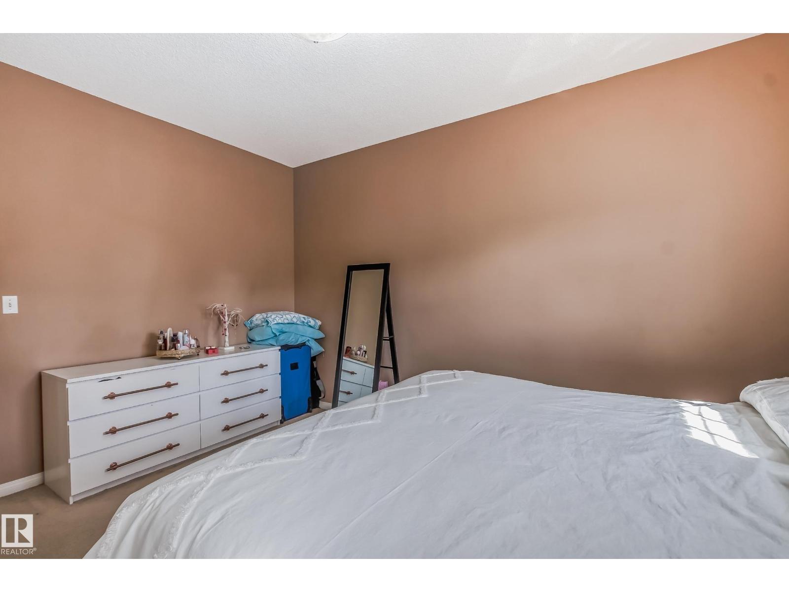 #49 8403 164 AV NW - 27