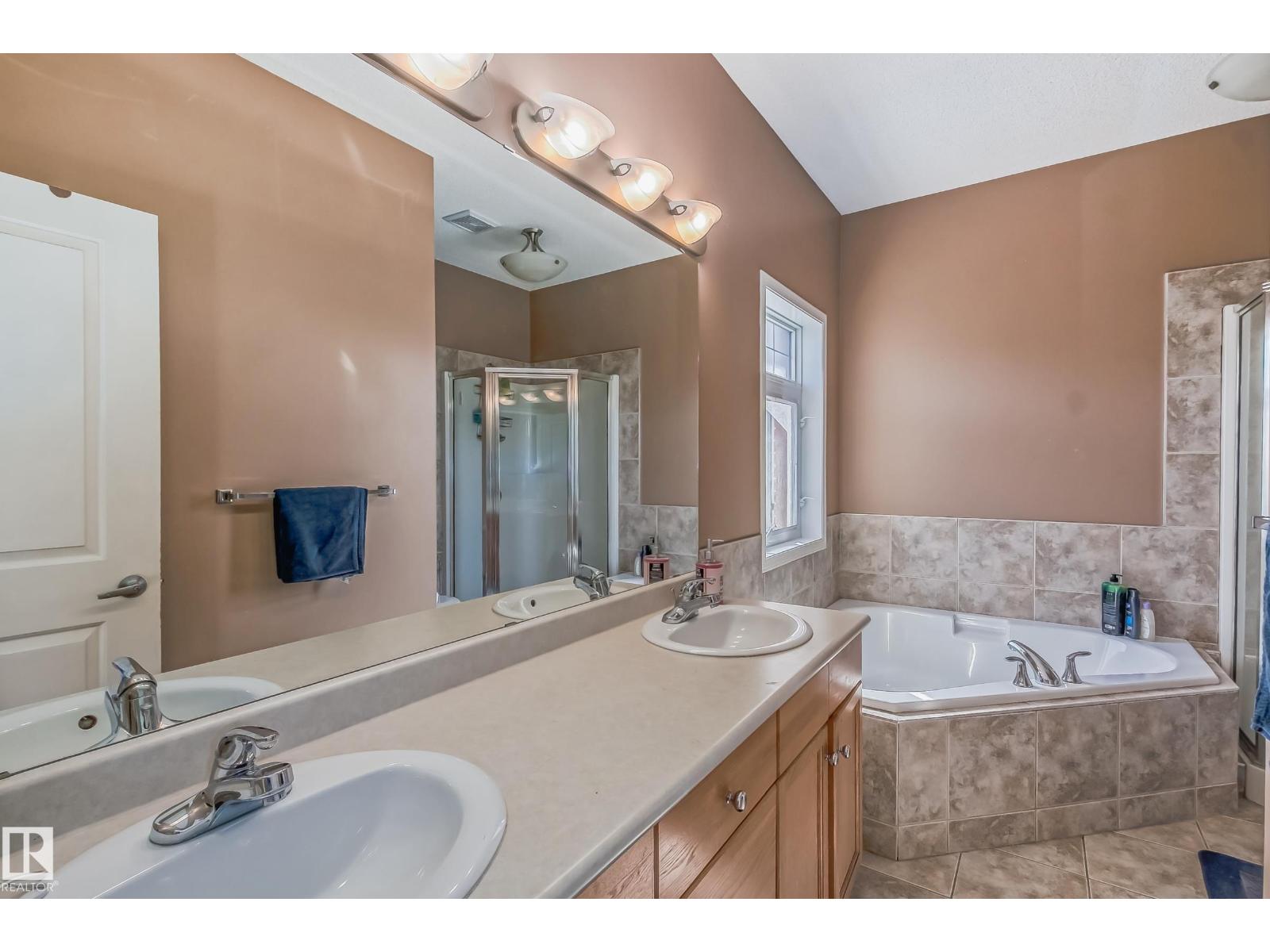 #49 8403 164 AV NW - 29