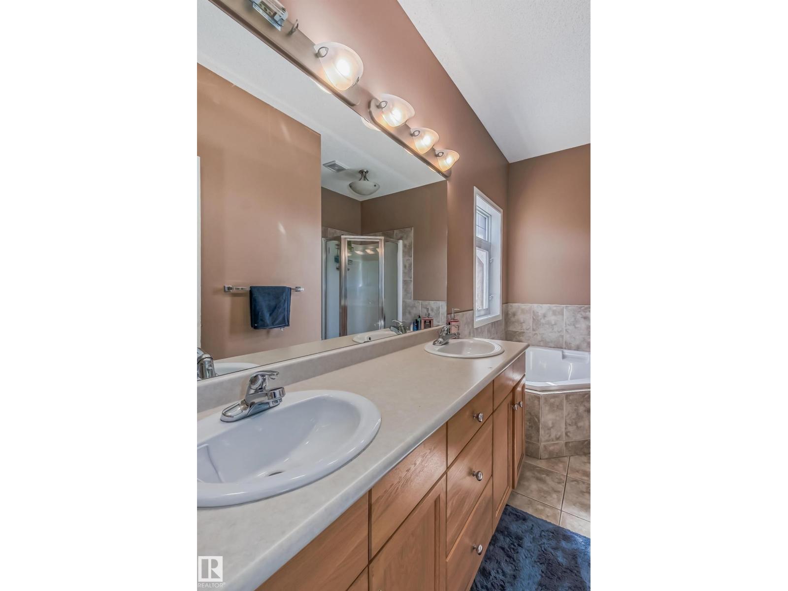 #49 8403 164 AV NW - 30