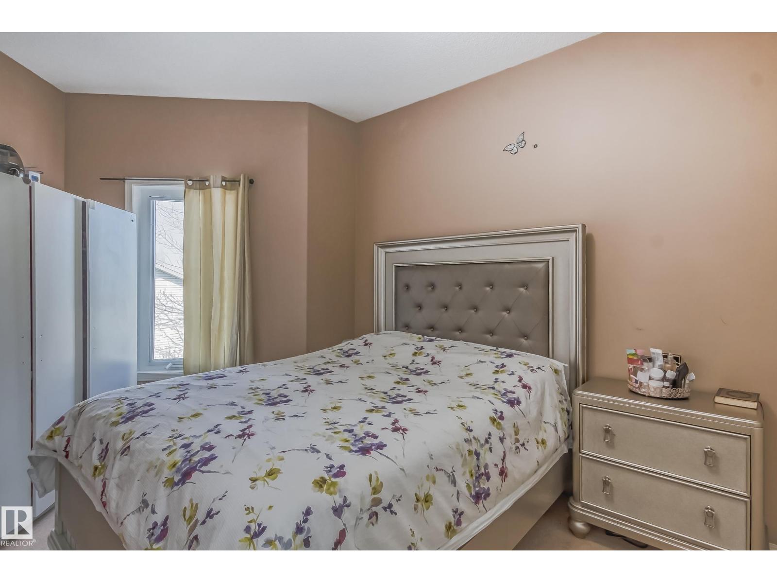 #49 8403 164 AV NW - 32