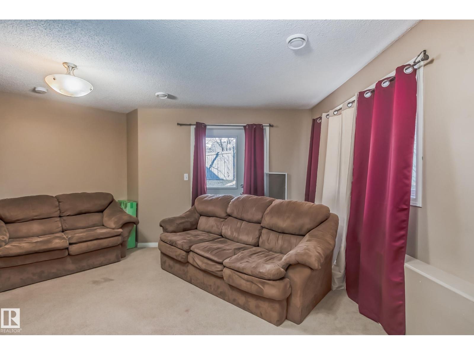 #49 8403 164 AV NW - 39