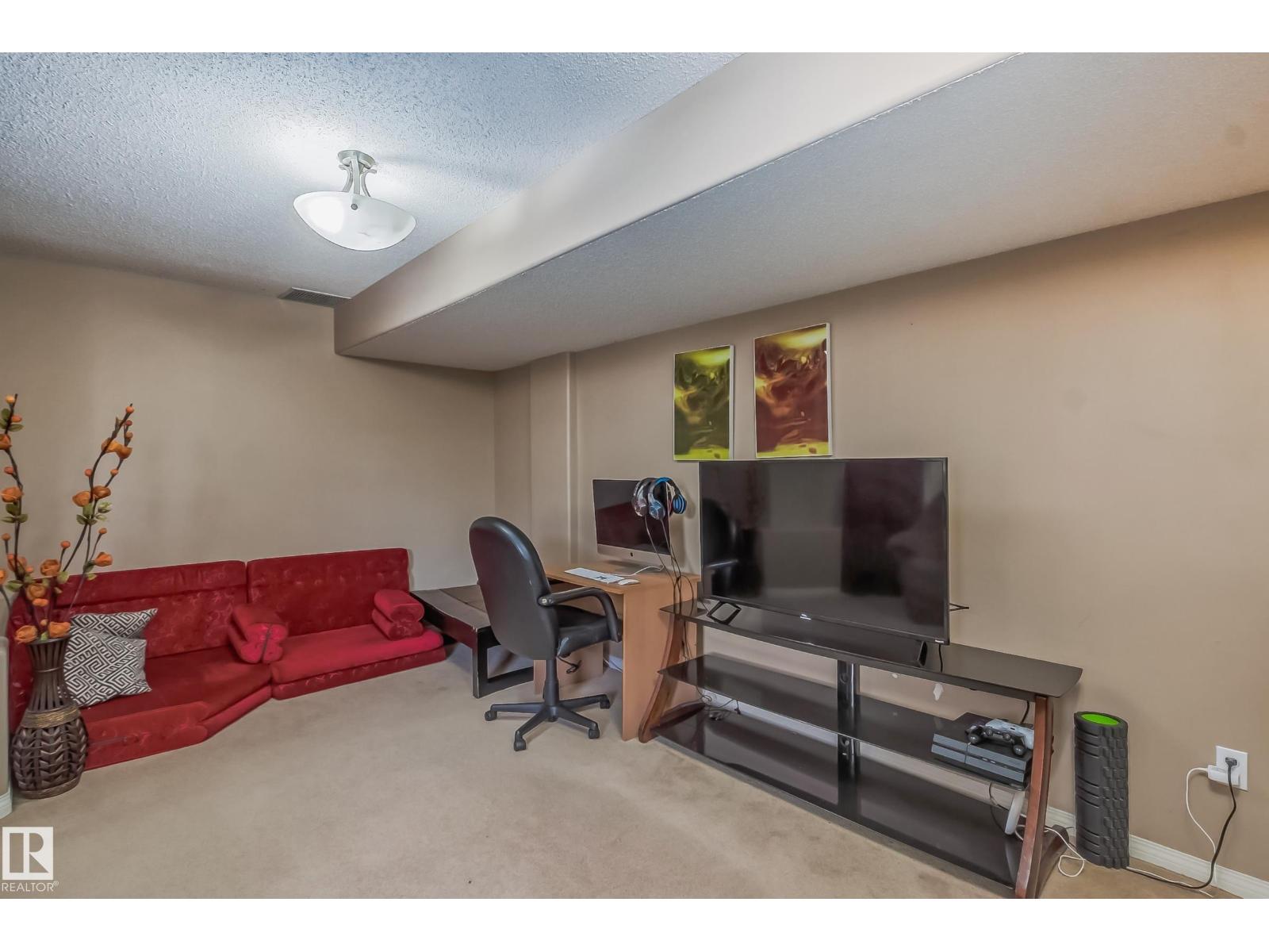 #49 8403 164 AV NW - 40