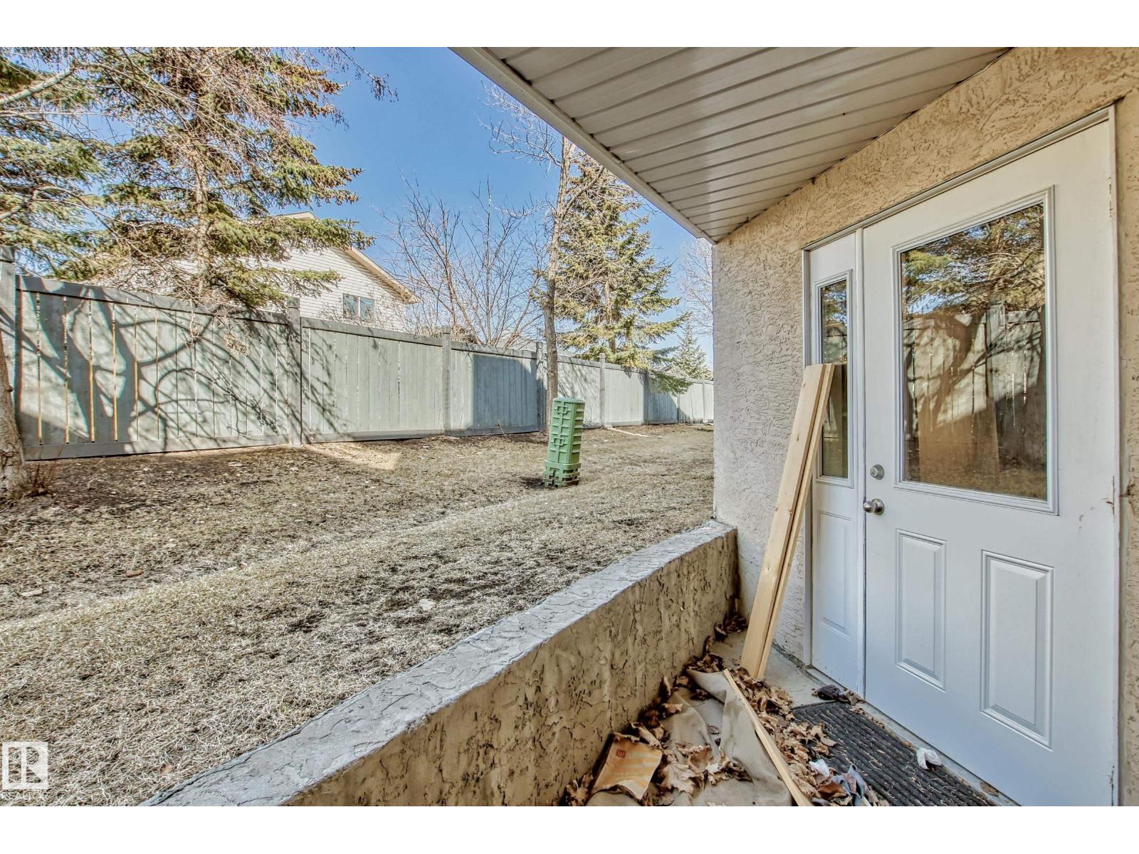 #49 8403 164 AV NW - 43