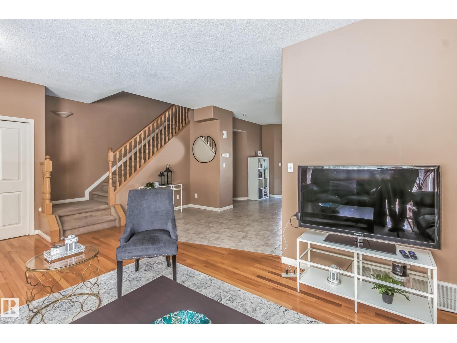 #49 8403 164 AV NW - 7