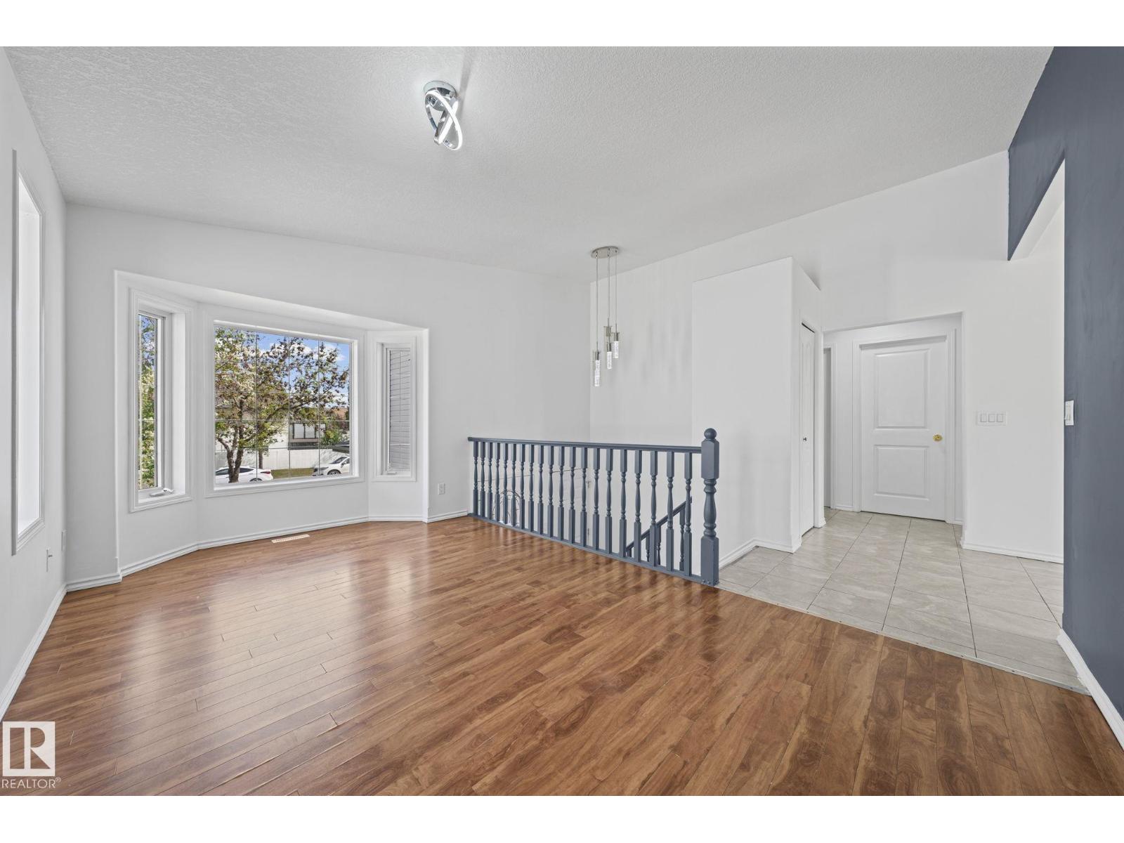 6715 165 AV NW - 10