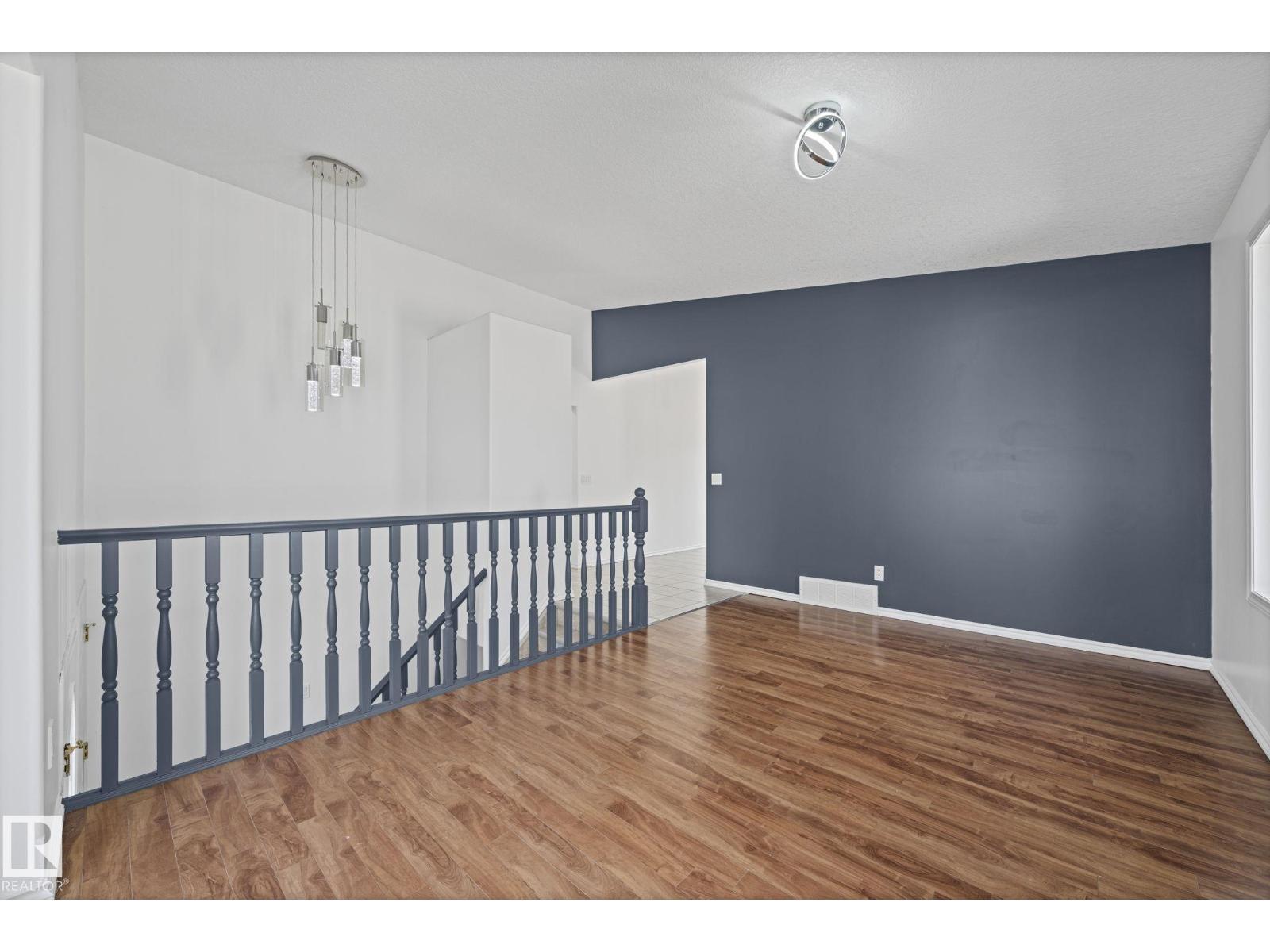 6715 165 AV NW - 11