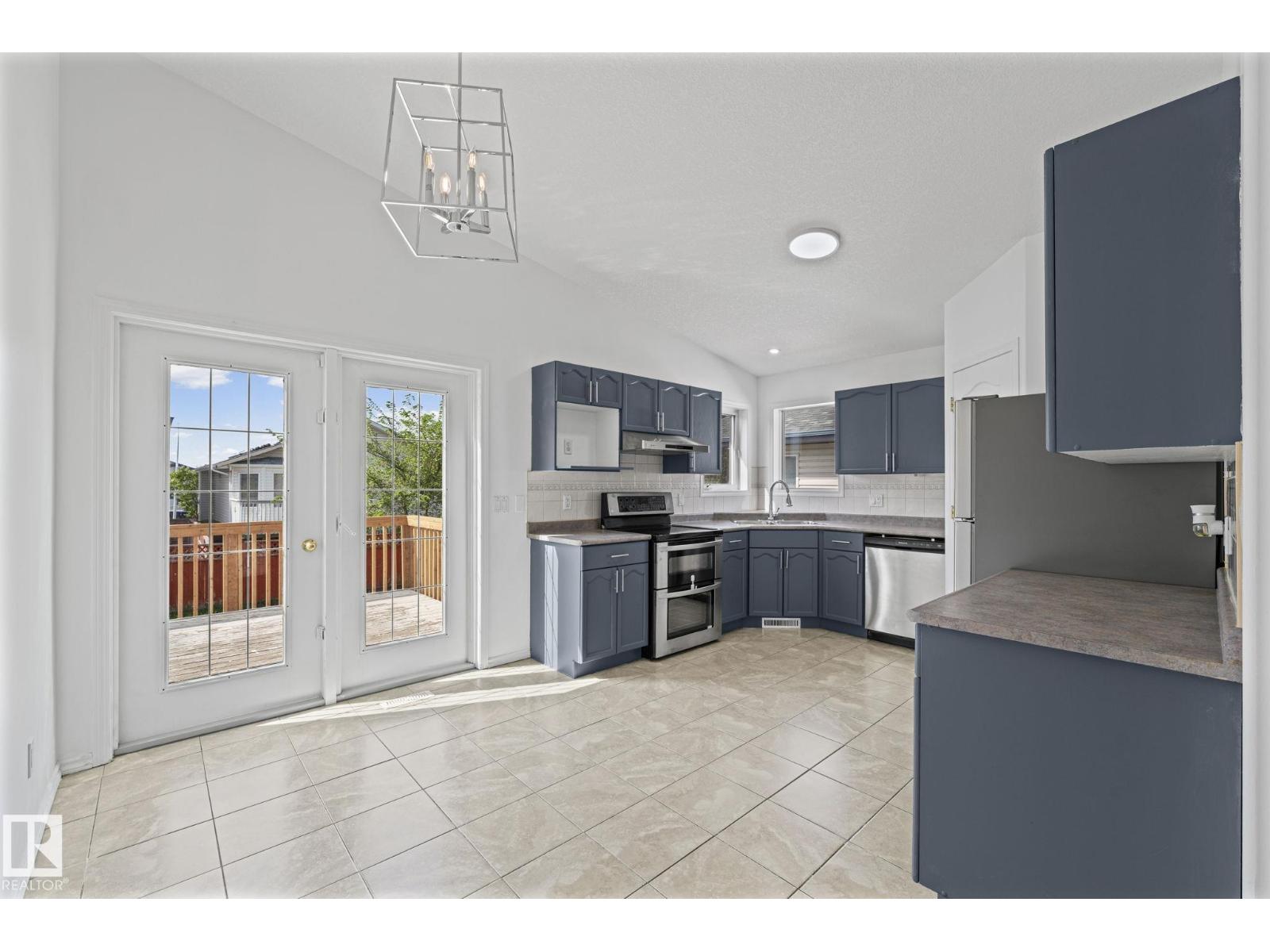 6715 165 AV NW - 12
