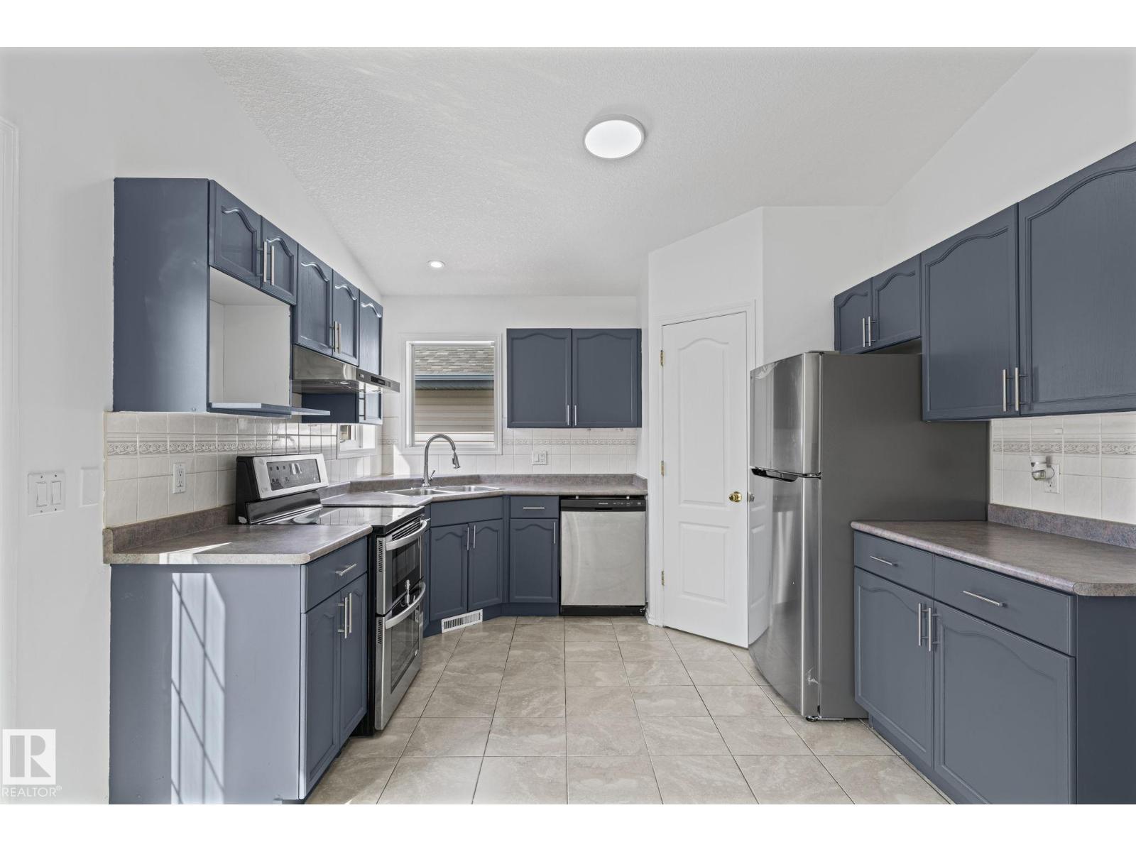 6715 165 AV NW - 13