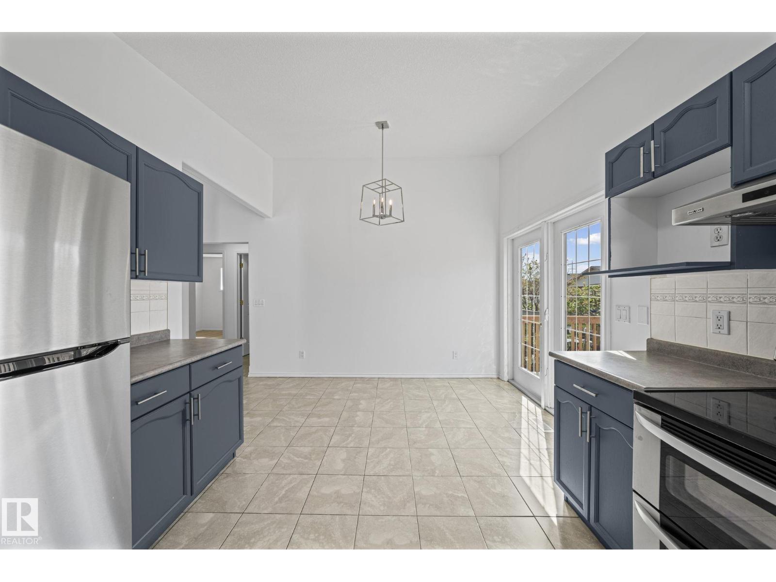 6715 165 AV NW - 15