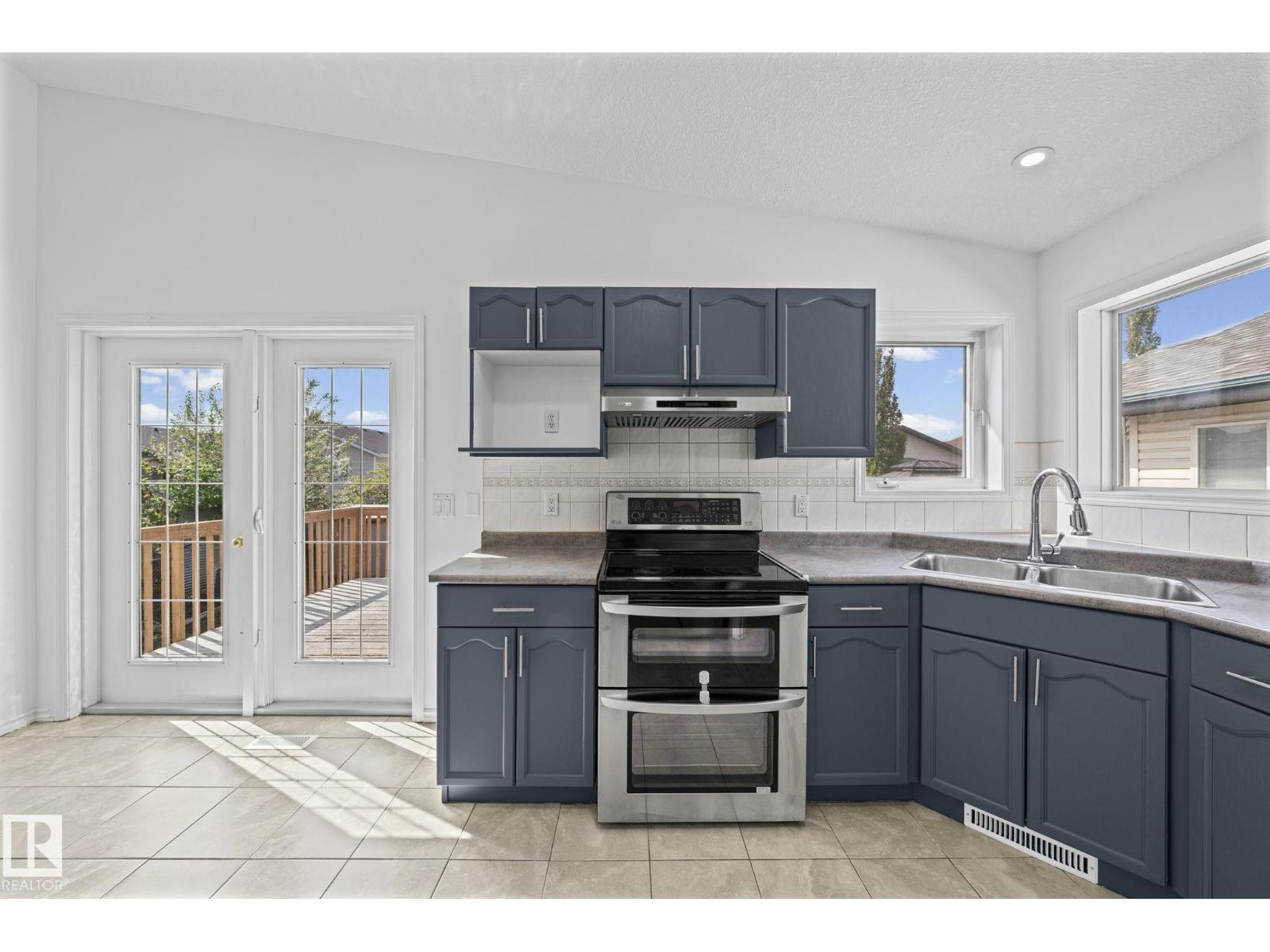 6715 165 AV NW - 16