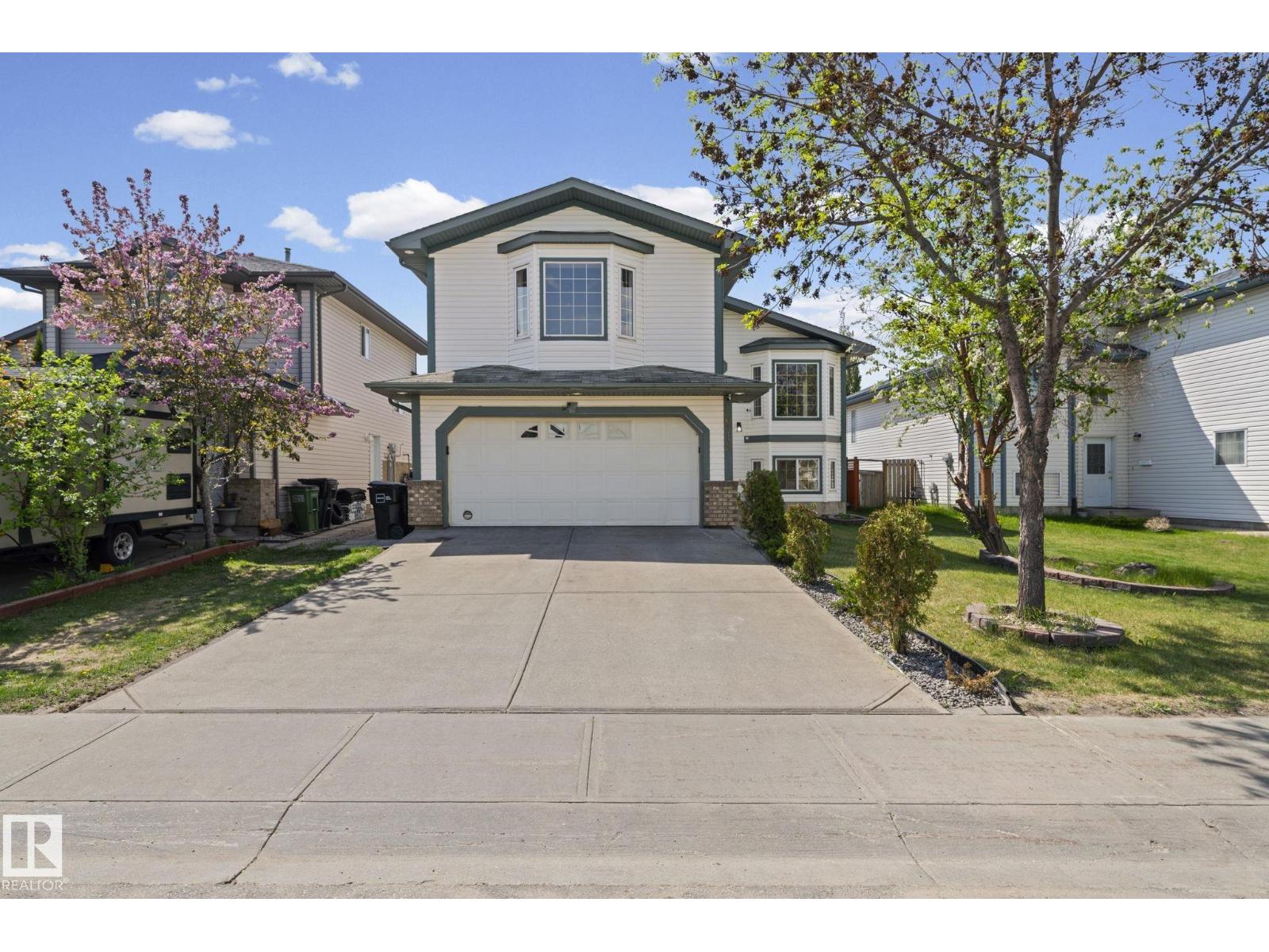 6715 165 AV NW - 2