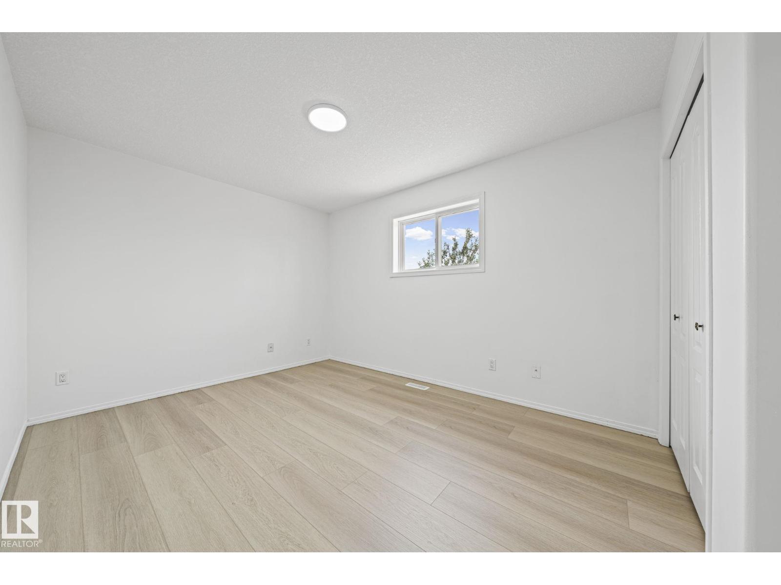 6715 165 AV NW - 24