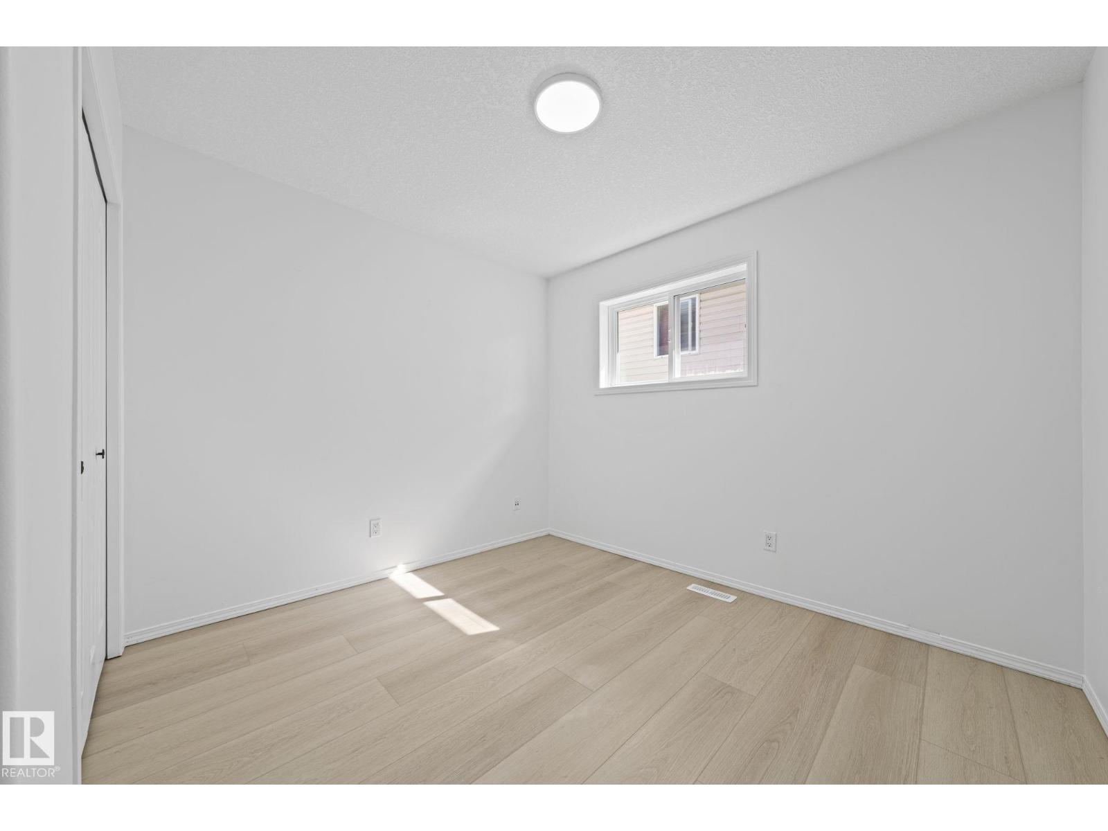 6715 165 AV NW - 29