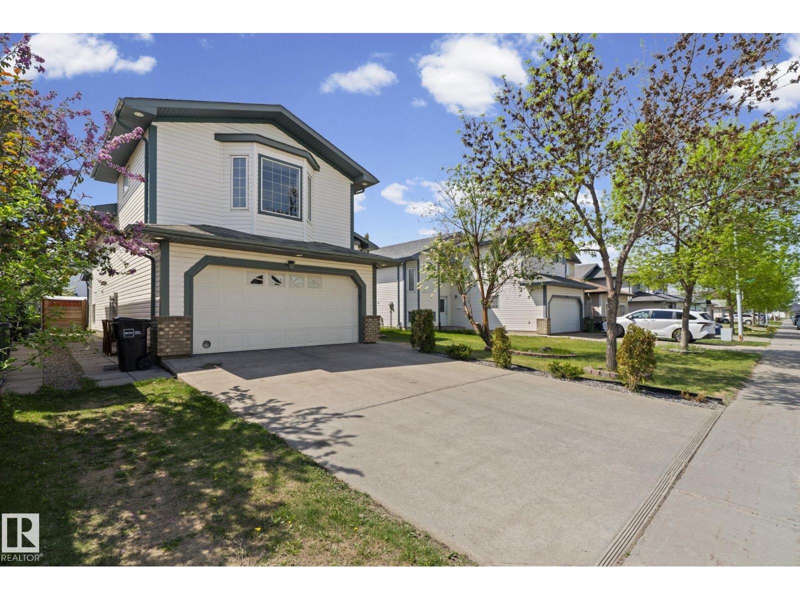 6715 165 AV NW - 3