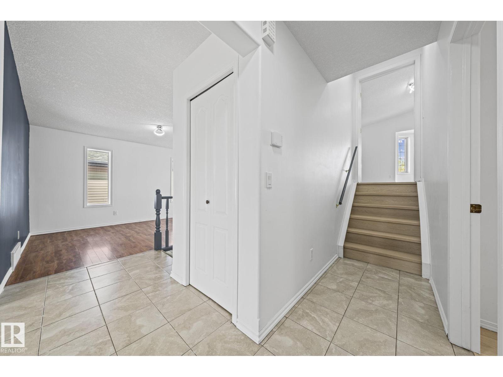 6715 165 AV NW - 31