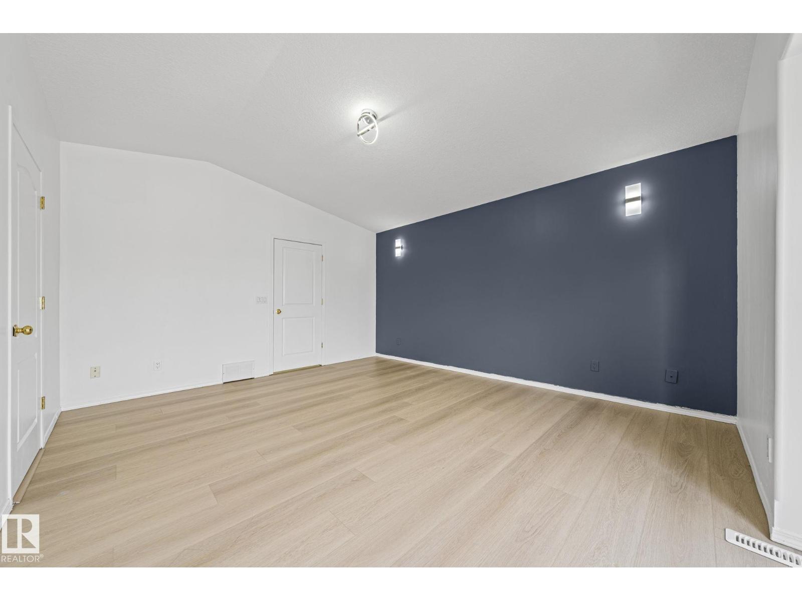 6715 165 AV NW - 35