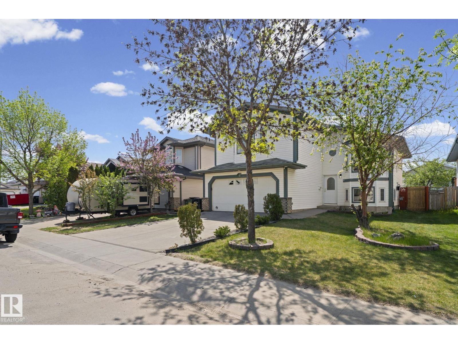 6715 165 AV NW - 4