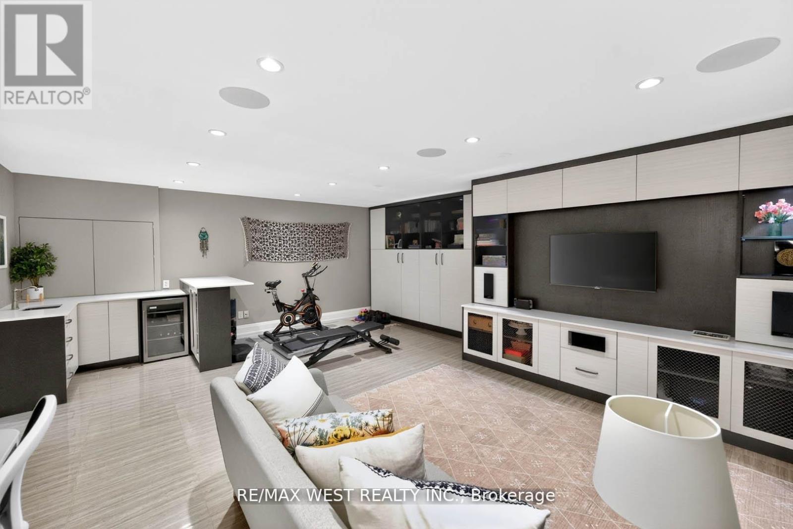 #TH 11 7 OAKBURN CRESCENT - 44