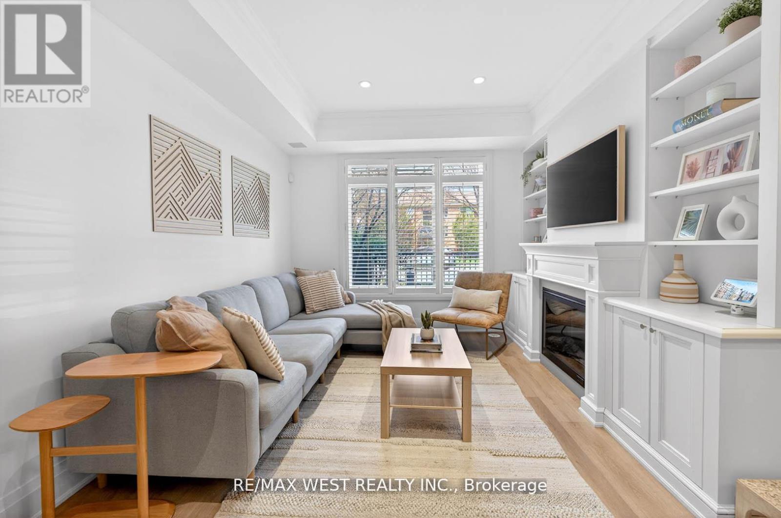 #TH 11 7 OAKBURN CRESCENT - 8
