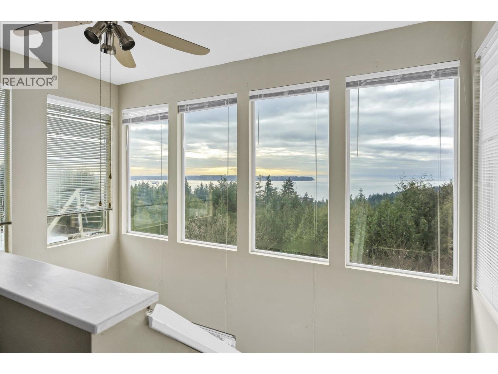 4582 WOODGREEN COURT, West Vancouver