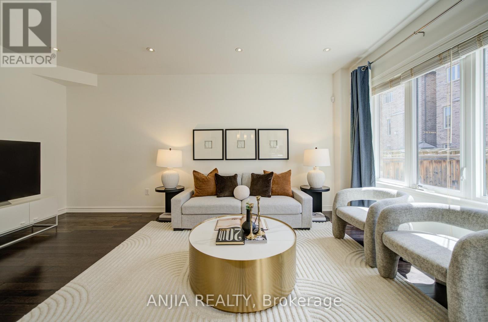 17 HOLST AVENUE - 23
