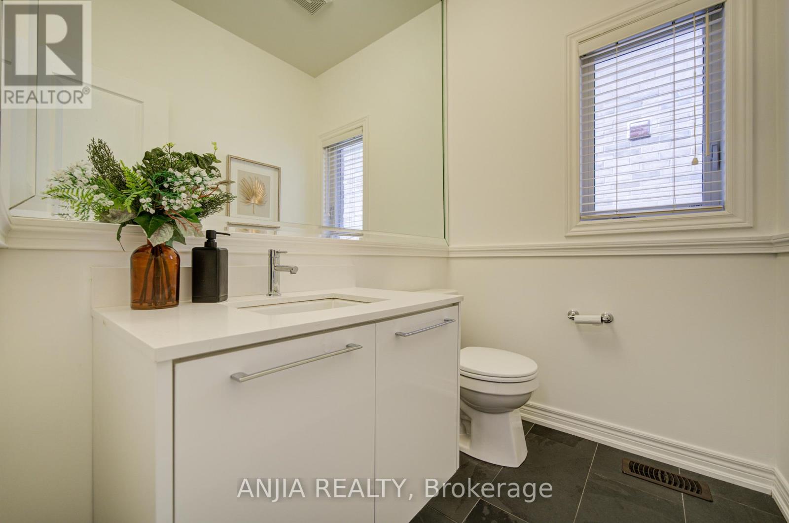 17 HOLST AVENUE - 27