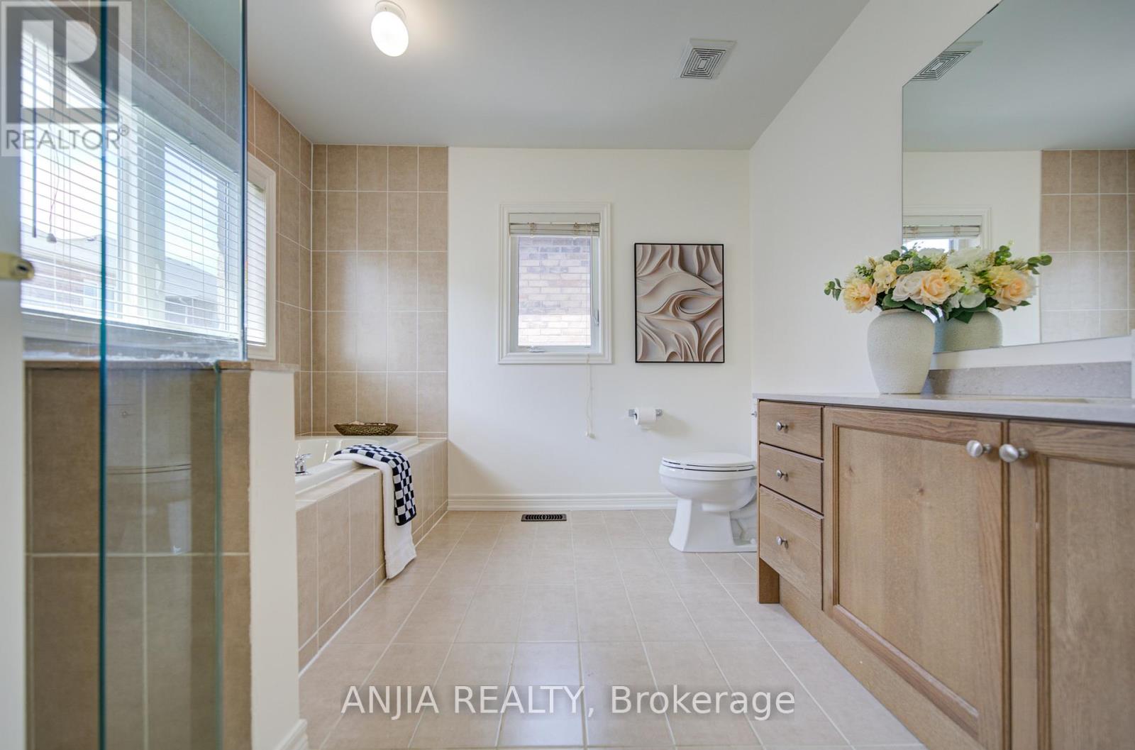 17 HOLST AVENUE - 34