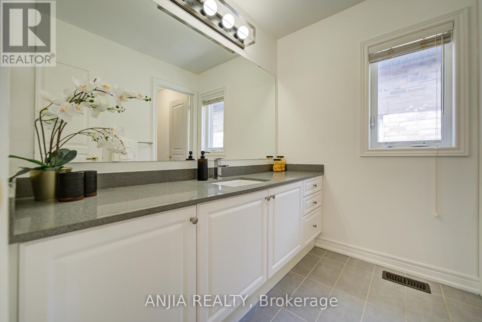 17 HOLST AVENUE - 41