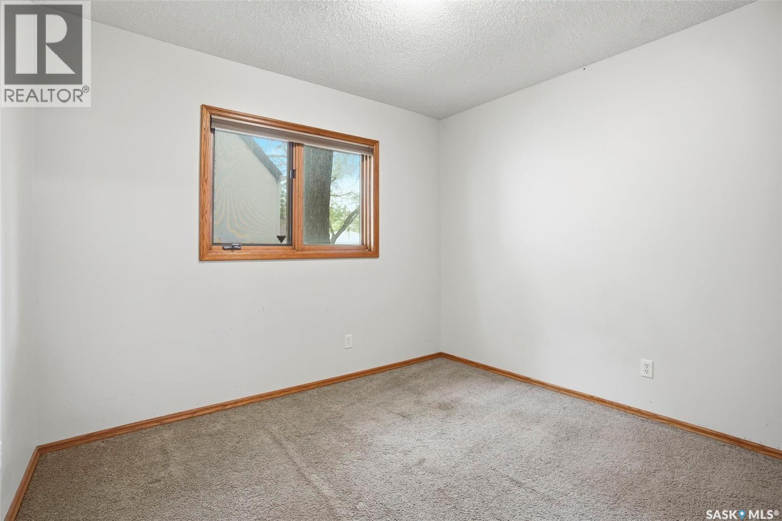 302 McKinnon AVENUE S - 13