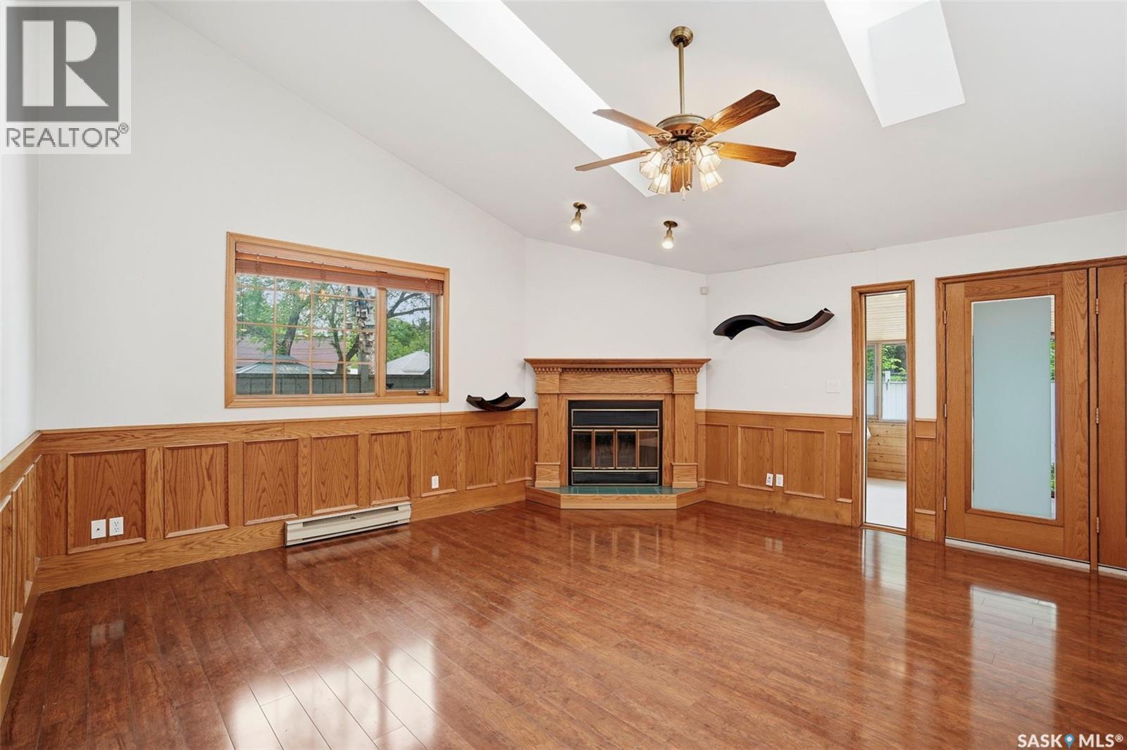 302 McKinnon AVENUE S - 16