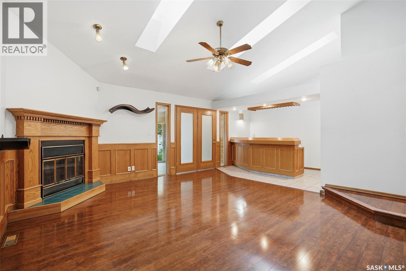 302 McKinnon AVENUE S - 18