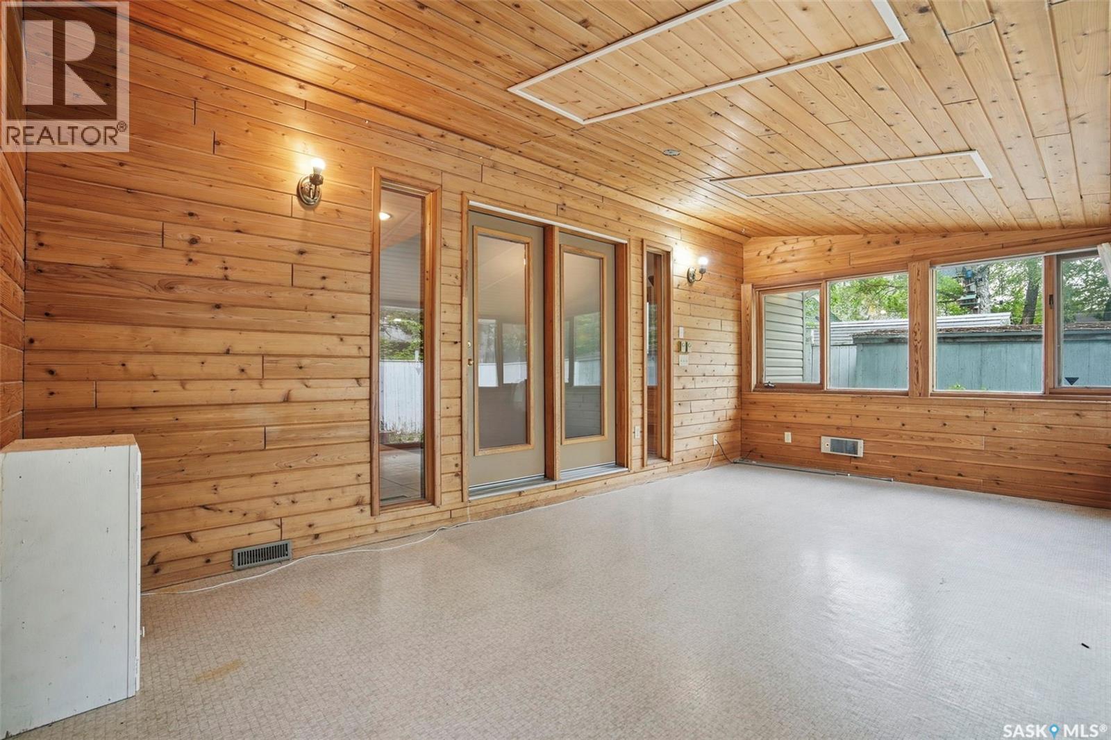 302 McKinnon AVENUE S - 22
