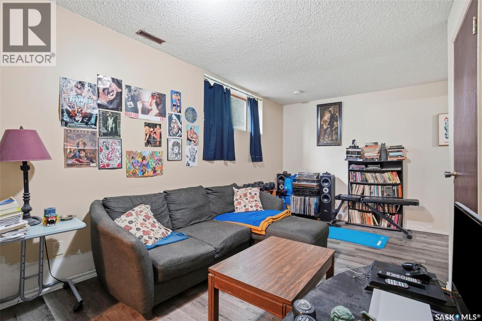 302 McKinnon AVENUE S - 23