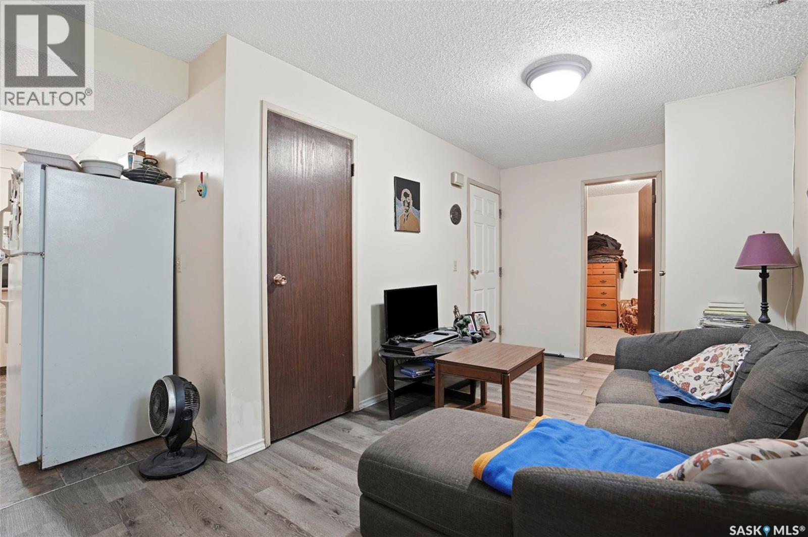 302 McKinnon AVENUE S - 25