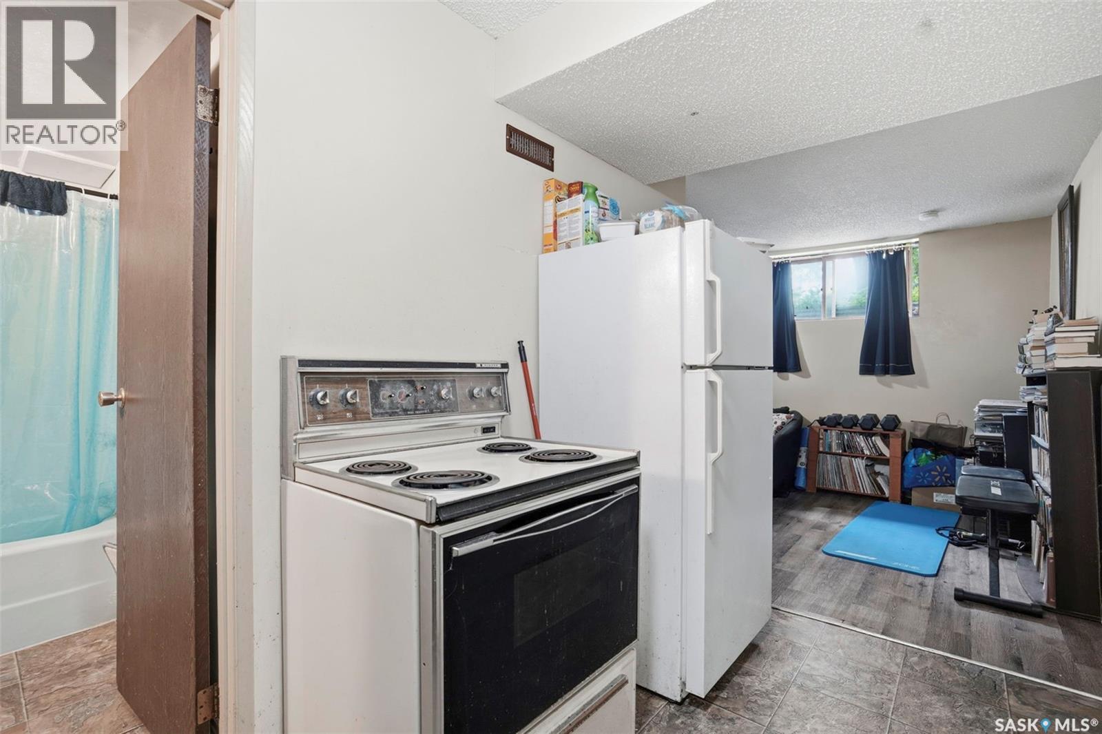 302 McKinnon AVENUE S - 27