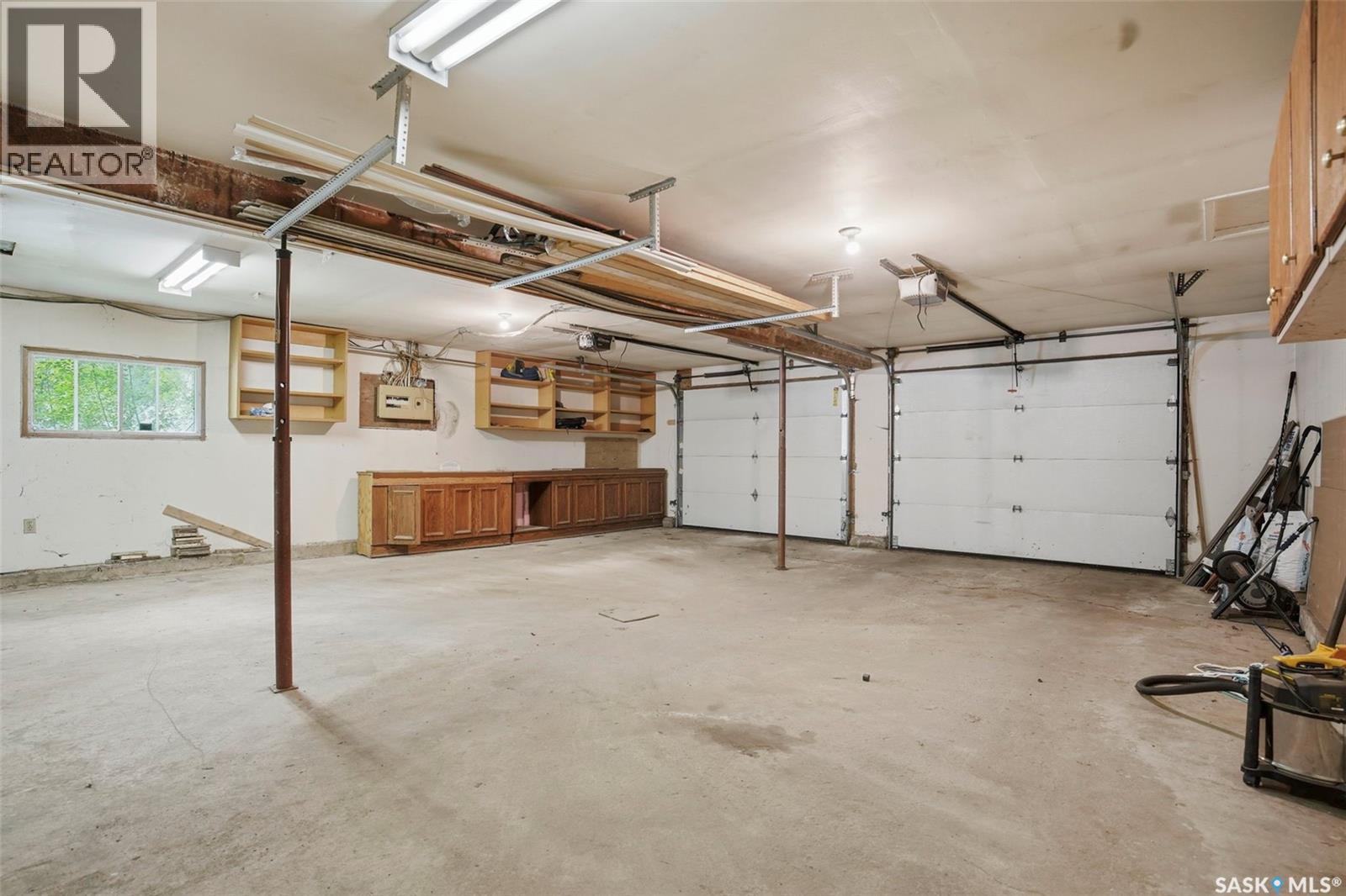 302 McKinnon AVENUE S - 32