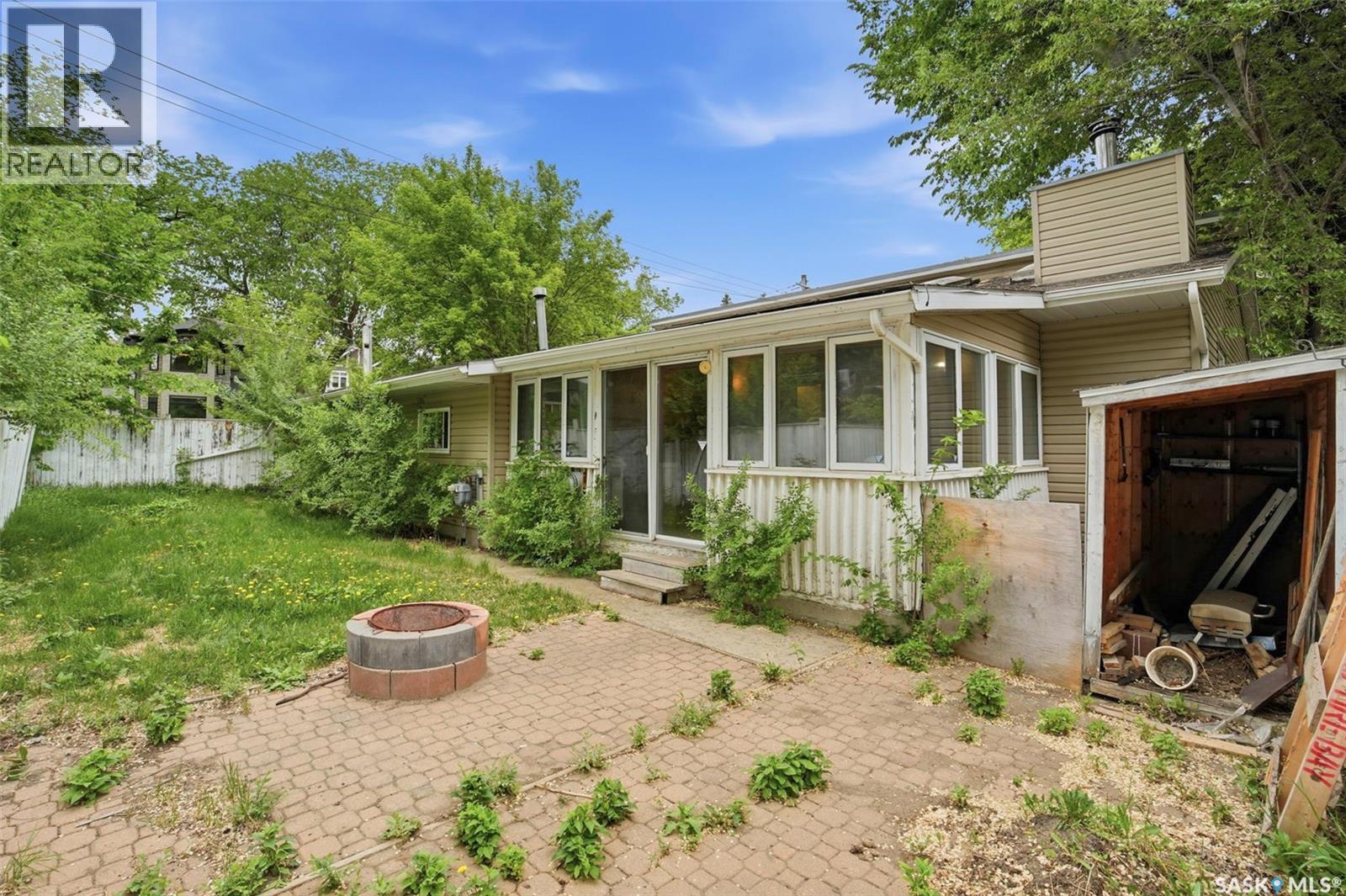 302 McKinnon AVENUE S - 33
