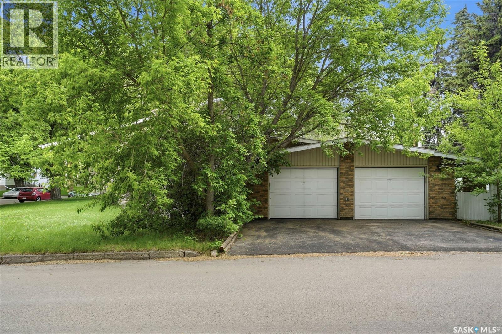 302 McKinnon AVENUE S - 36