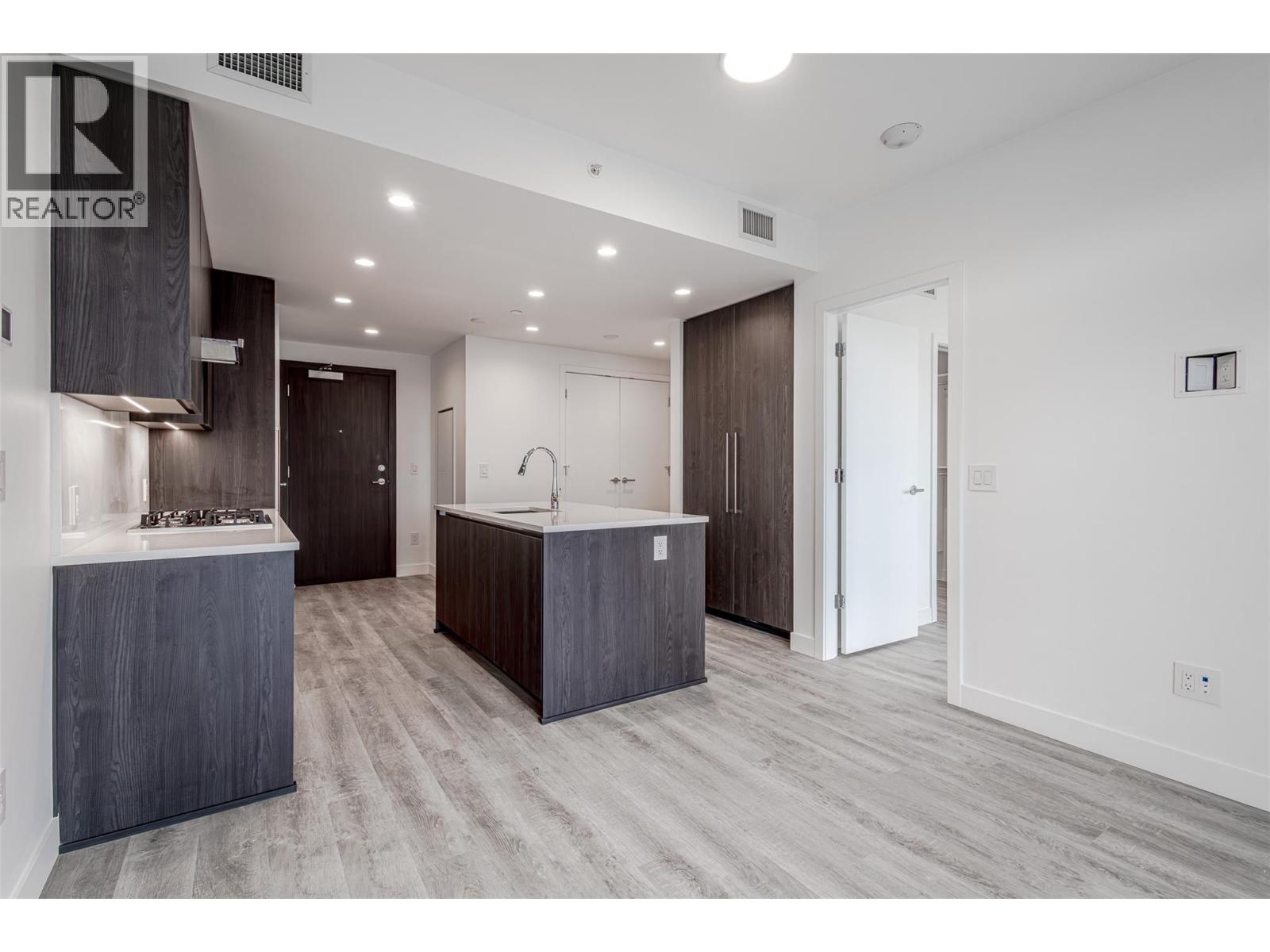 #1401 238 Leon Avenue - 6