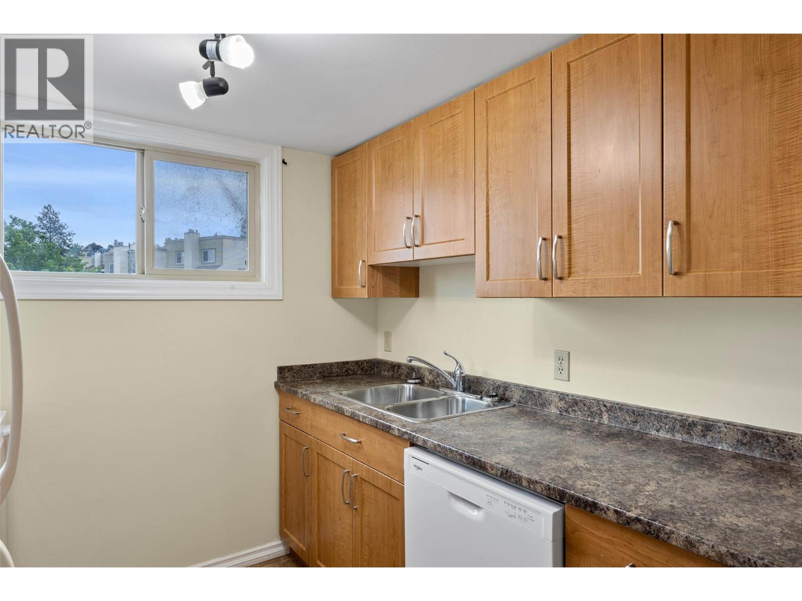#38 1750 Summit Drive - 6