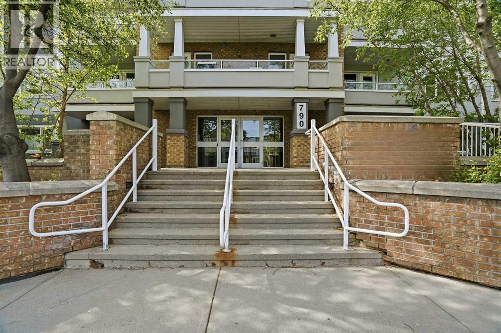 #212 790 Kingsmere Crescent SW - 26