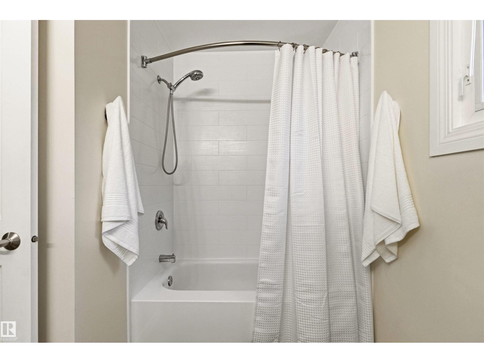 9575 180A ST NW - 27