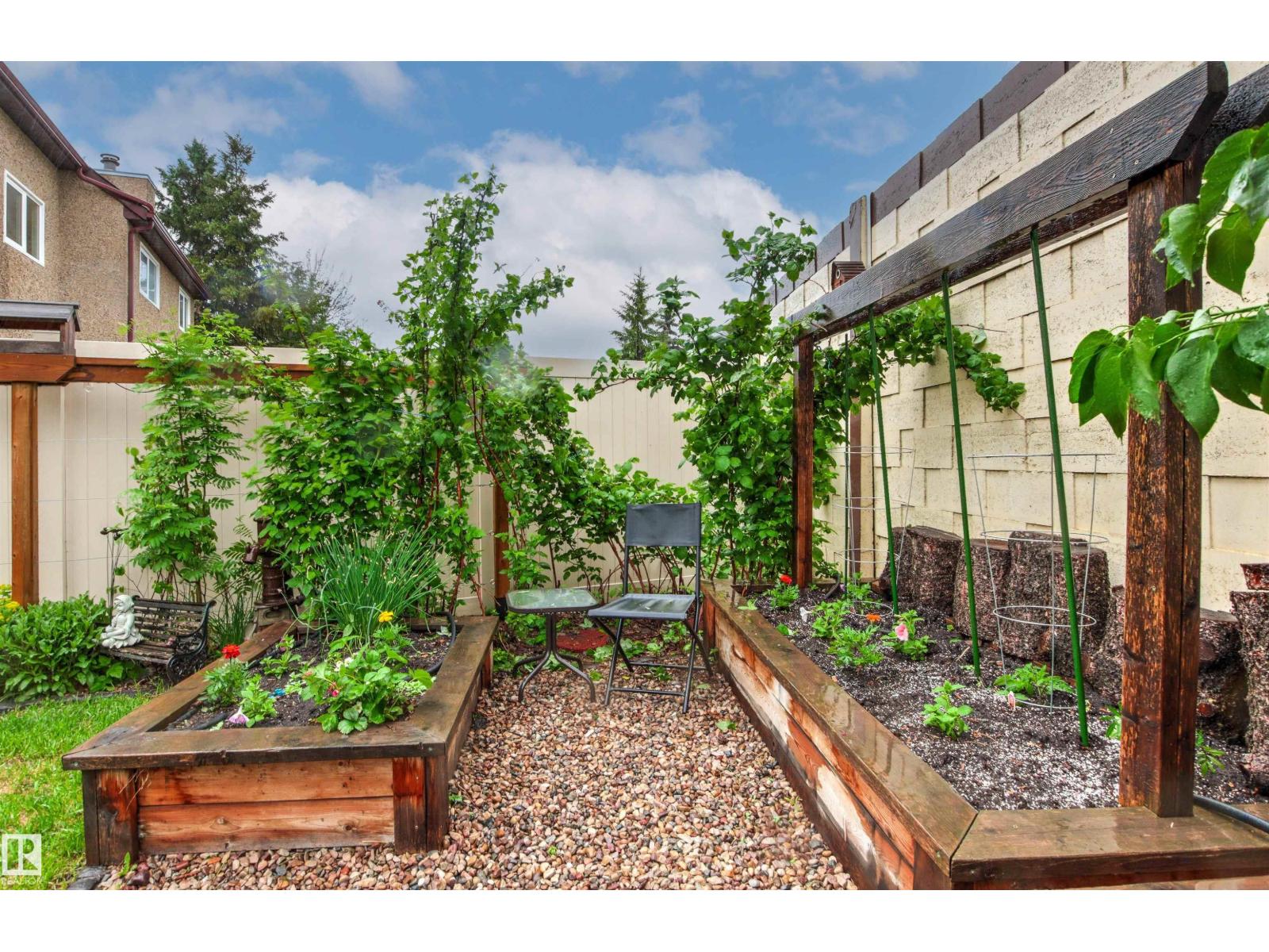 9575 180A ST NW - 44