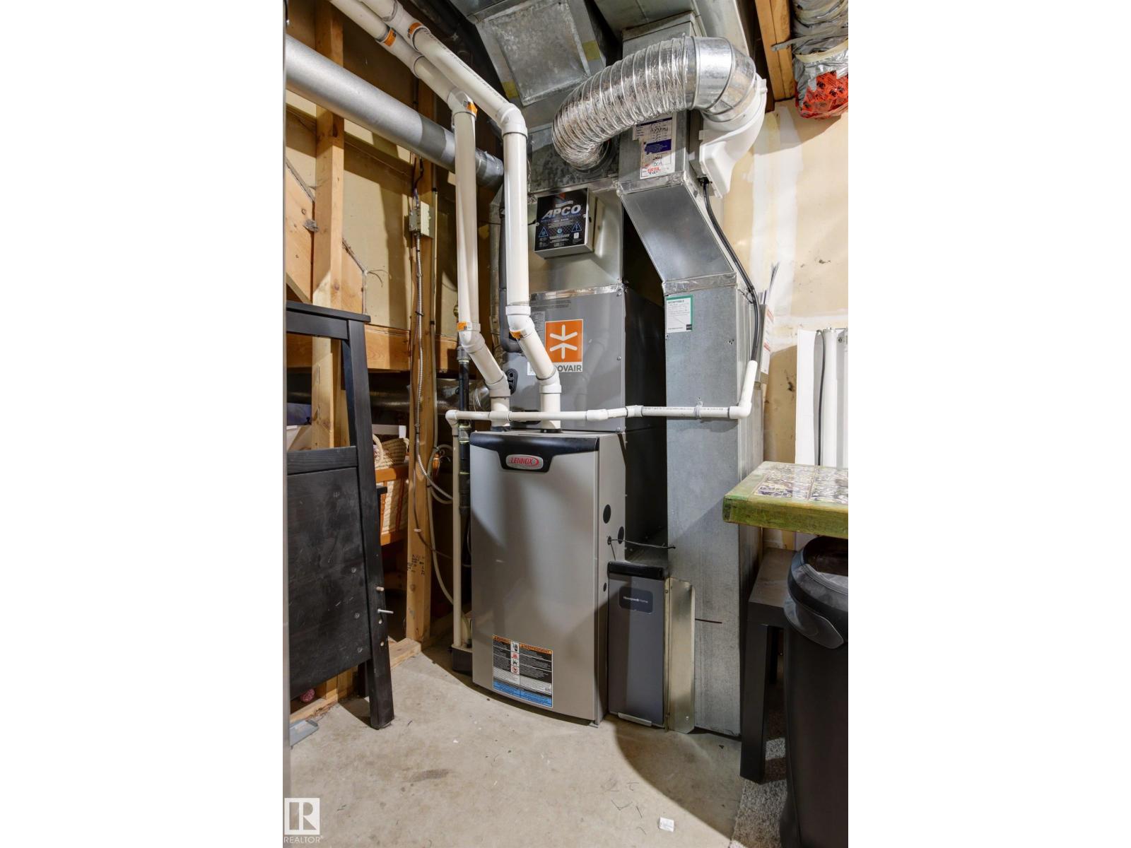 9575 180A ST NW - 34