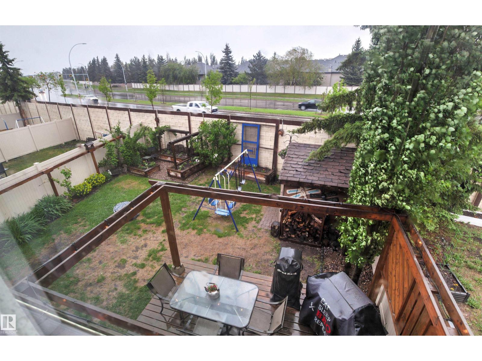 9575 180A ST NW - 32