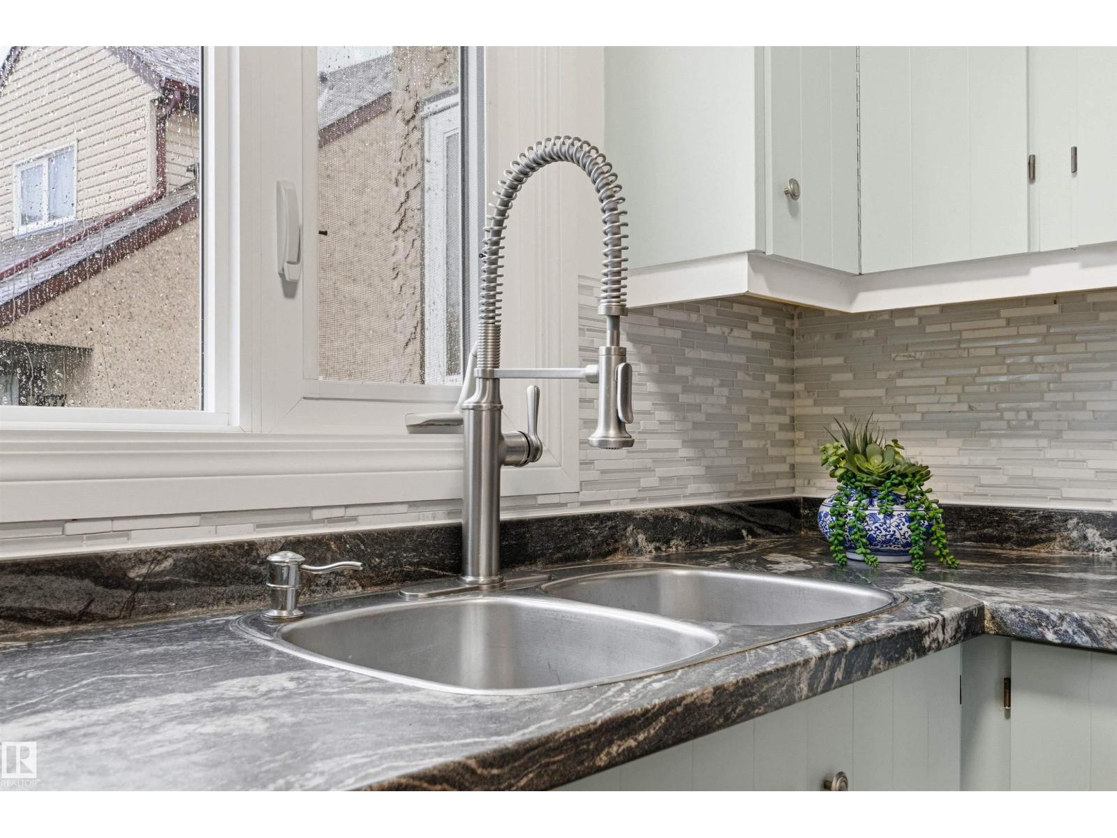 9575 180A ST NW - 14