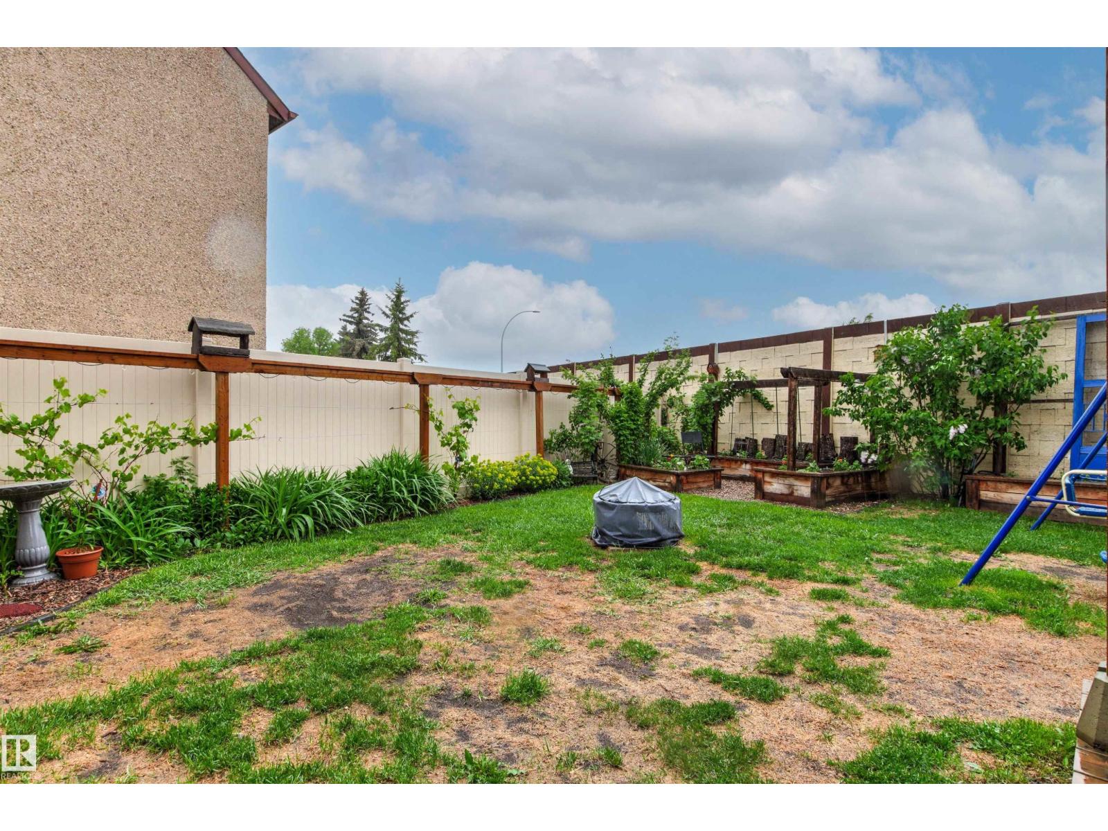 9575 180A ST NW - 40